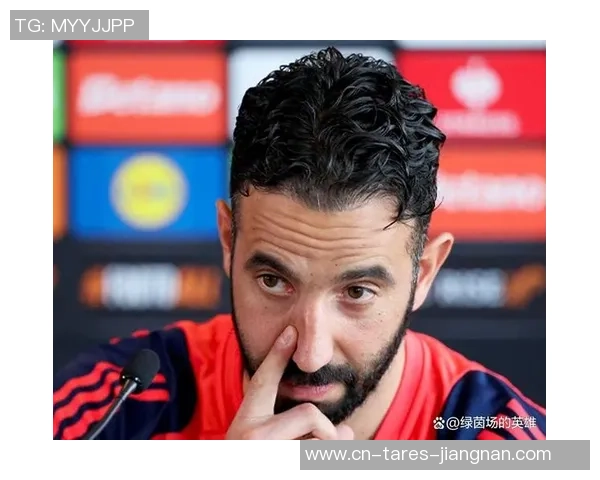 拜仁4400万镑求购费尔南德斯,曼联内讧加重,阿莫林面对中心丢失危险 拜仁4400万镑求购费尔南德斯,曼联内讧加重,阿莫林面对中心丢失危险